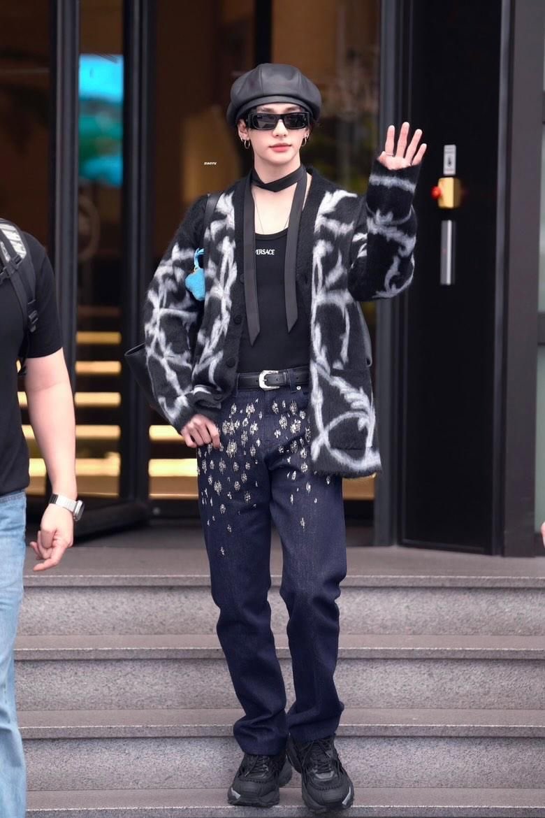 【美品】ヒョンジン着用 Versace カーディガン hyunjin thinker on X: 