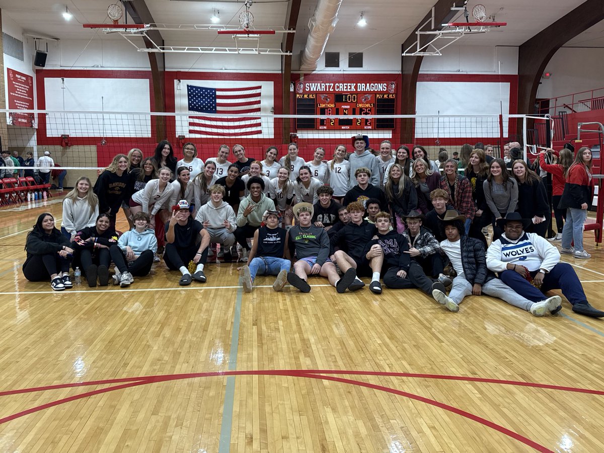 DavisonVolley's tweet photo. Davison beats Lapeer in District semis tonight. Come on out and support us as we play Flushing  tomorrow night in District finals. 6:00pm @ Swartz Creek #davisonvolleyball #davisonmade #playoffs https://t.co/oIKzfJJ7m9