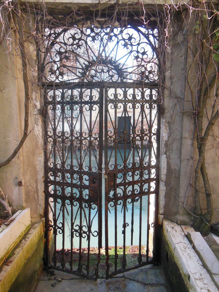 #SomethingBeautiful water gate in Venice. I've always thought this looks like an album cover