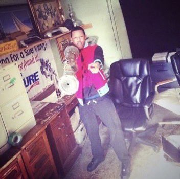 121x02's tweet photo. #WunnaThese #NeedAStylist https://t.co/FJ4V1skz4i