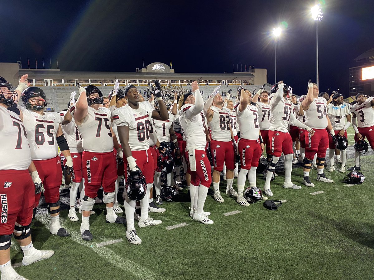 Huskies take 3 knees and that’s a Huskie VICTORY! 
NIU 42 | WMU 28