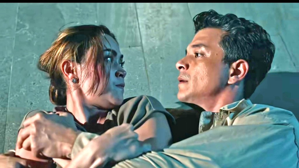 Emeemeeme666's tweet photo. Yung mukha mo, Tyrone may sasabihin ka ba?
#JerichoRosales #JodiStaMaria
#LavRone #JasRone
#LavenderFields https://t.co/wMOzFHH1KB