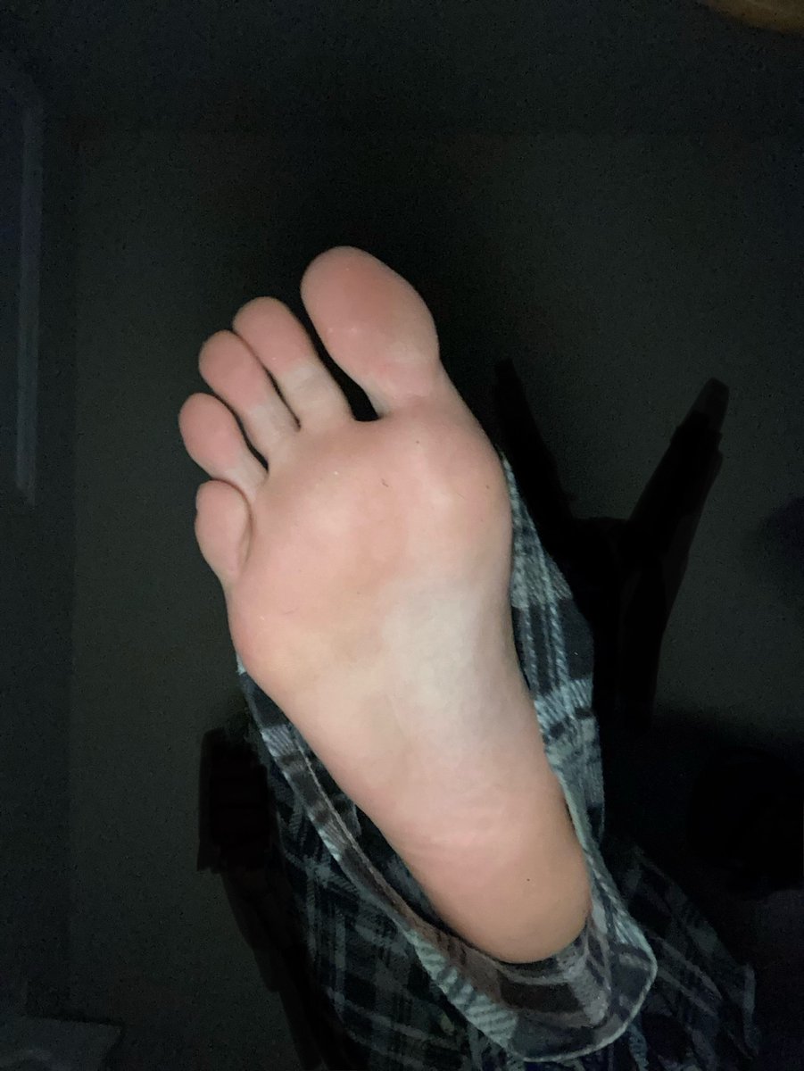 DefeetofFace's tweet image. Now beg for it~