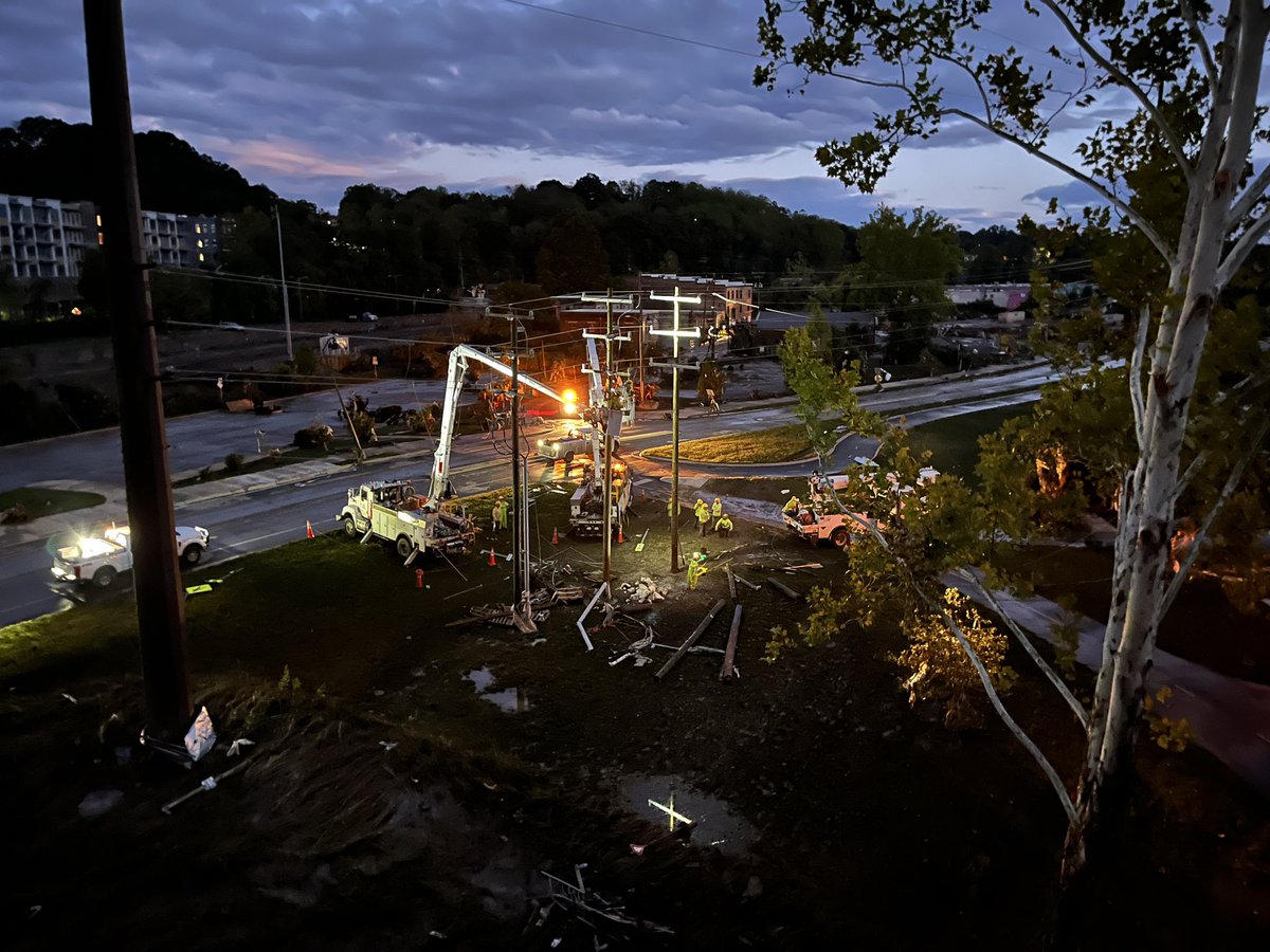 wncheatfairy's tweet photo. Asheville NC River Arts District
Same scene and location.
Before, during, after, and three weeks later by moonlight.
#helene2024
#wncstrong
#avlstrong https://t.co/vSm6Q46Qxe