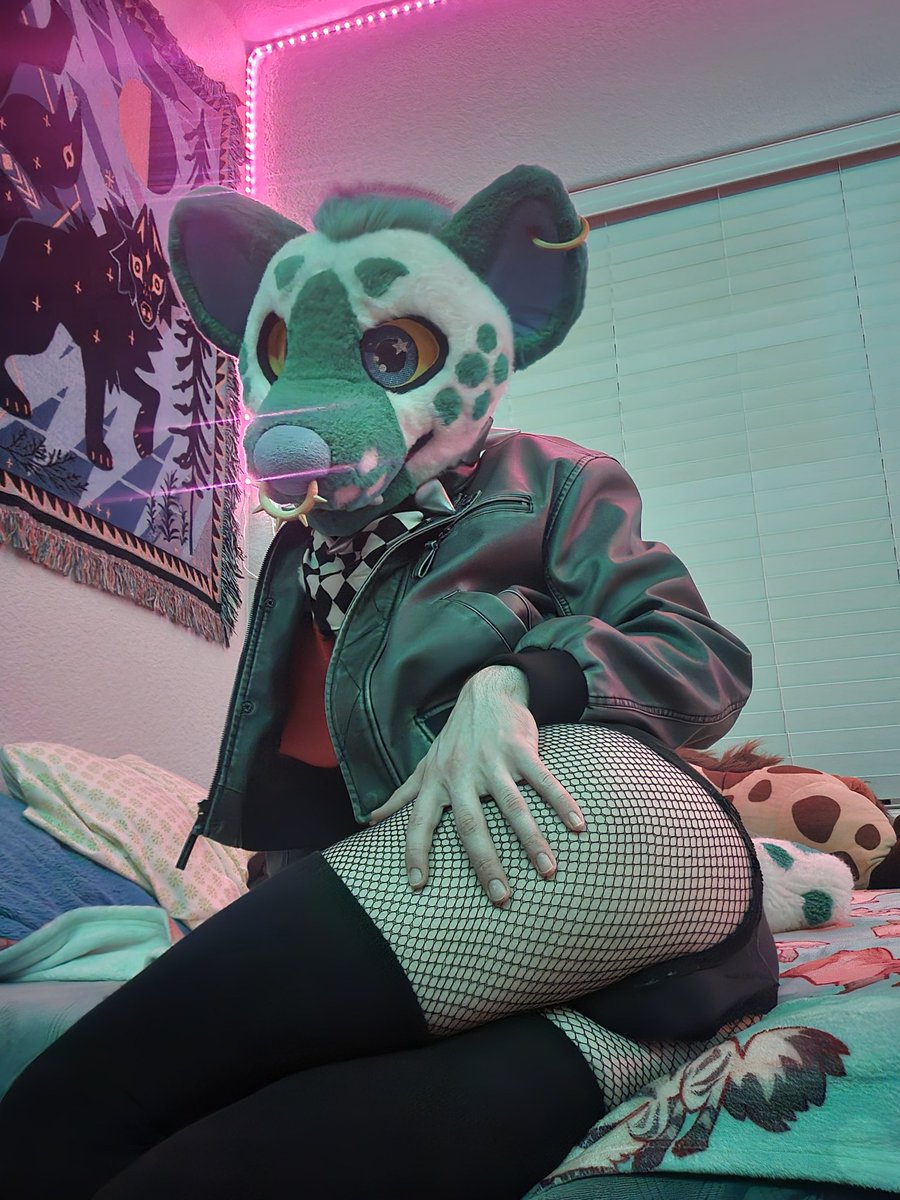 Hey Y'all. 
Sorry to disappear for a bit. Was feeling a bit unmotivated for this account but I'll try my best to get back to goofy yeen ass on your timeline.
Here's some of that goofy yeen ass for you 💚