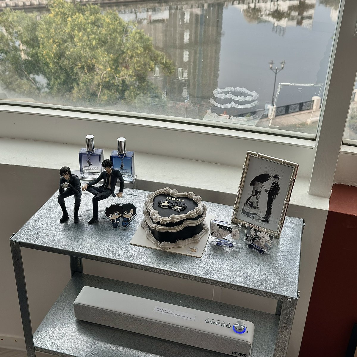 70ll07's tweet image. 刻在DNA的警校組
是我最愛的兩位竹馬🫶🏻
打從心底覺得你們在天堂重逢那刻就已經是最幸福的一對佳人👪
往後的日子也會持續不斷喜愛你們💟
再麻煩你們繼續秀恩愛啦💜💙
㊗️99🎡🎂💖

#萩松献花
#萩松 #hgmt 
#爆処追悼式典
#爆処追悼式典2024
#11月7日は爆処の命日