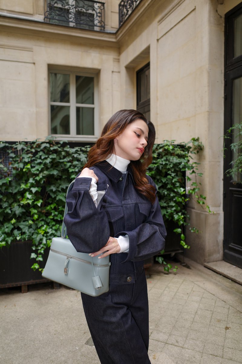 mintmag_th's tweet photo. สวยชิลล์! สาว ‘เบ็คกี้’ คอม���ลีทลุค Loro Piana คอลเล็กชั่น Fall/Winter 2024-2025 กับกระเป๋าใบใหม่ #LoroPianaExtraBag ที่มาเพ��่มความเรียบหรูให้กับลุคของเธอ ตอบโจทย์ทั้งการหยิบใส่ของ และใช้ในวันสบายๆ 💚

#Beckysangels
#LoroPiana
#LoroPianaExtraBag
#MintNews https://t.co/QlOJzxsdJr