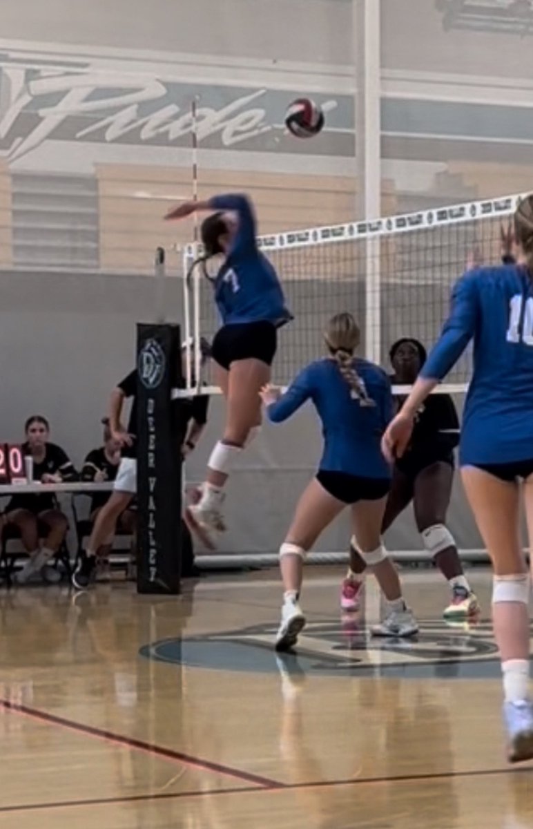 TamVolleyball's tweet photo. Set 2 | Tam 25 (2) - Monte Vista 21 (0)

#MarinVolleyball #HawkYeah @TAMathletics @marinij_sports https://t.co/0hE8Xg1DBh