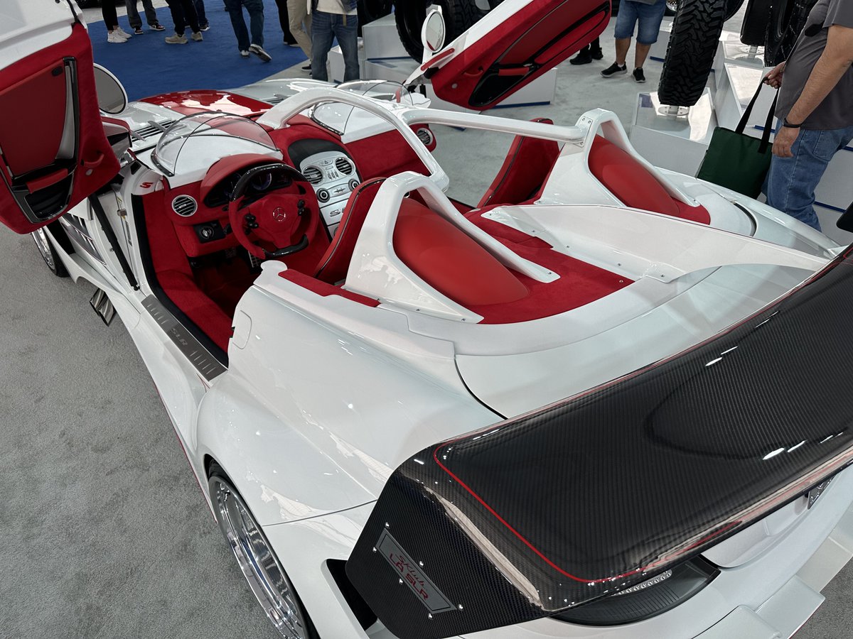 Spottyroo's tweet photo. Speed Racer SLR…. Just wild custom stuff here https://t.co/KJI3jnGVtN