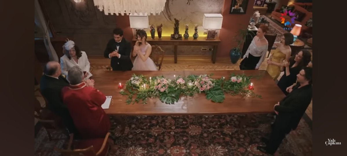 Ferit_GoldenBoy's tweet photo. ¡Que vivan los novios! 

Beso, beso, beso!!!!
#GoldenBoyTV #YalıÇapkını https://t.co/WLwA6rn4b2