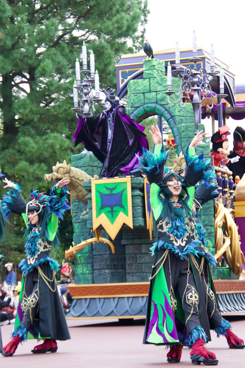 カラスの群れがご主人様を守っていた #IntotheFrenzy #カラスダンサー