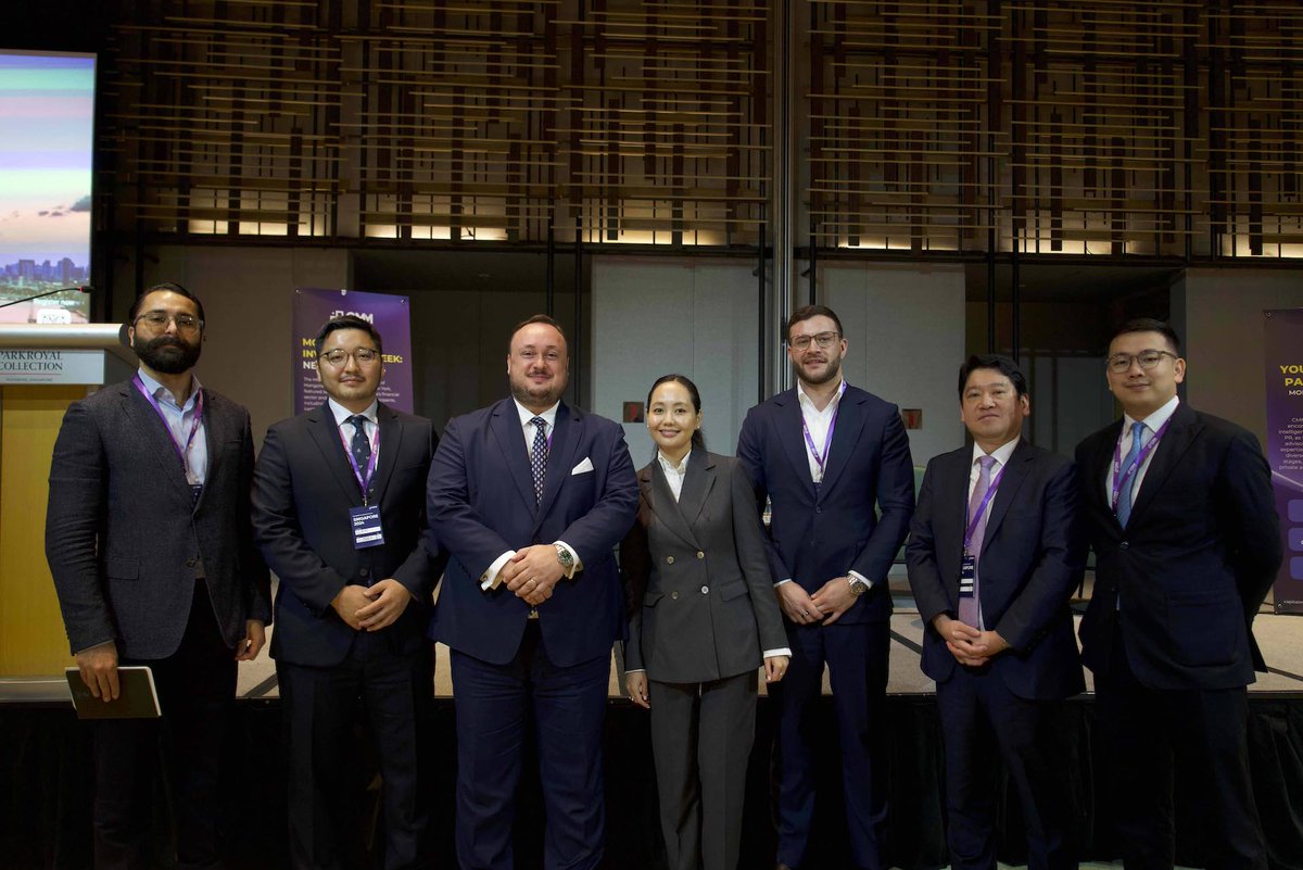 Монголын хөрөнгө оруулалтын форум Сингапурт 150 гаруй оролцогчидтой амжилттай боллоо.

Эрчим хүчний реформ яригдаж буй энэ үед эрчим хүчний төслүүд сонирхсон гадны хөрөнгө оруулагчид их байгаа нь шууд мэдрэгдлээ. 

1/5