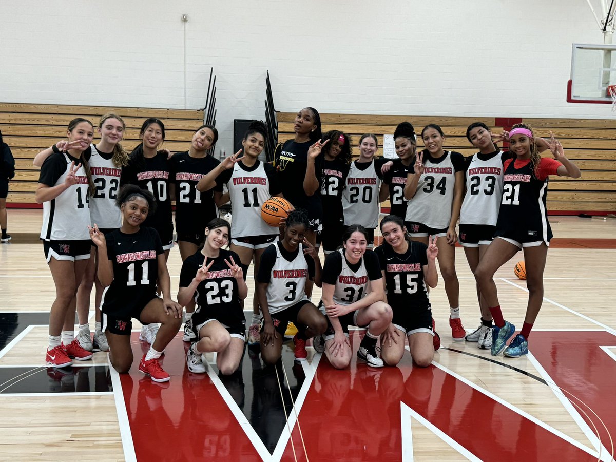 Kiki Iriafen (HW ‘21) was back on campus today. The Boys and Girls basketball teams enjoyed meeting the former McDonalds All-American and one of the current stars of @USCWB. Fight On Kiki!✌️