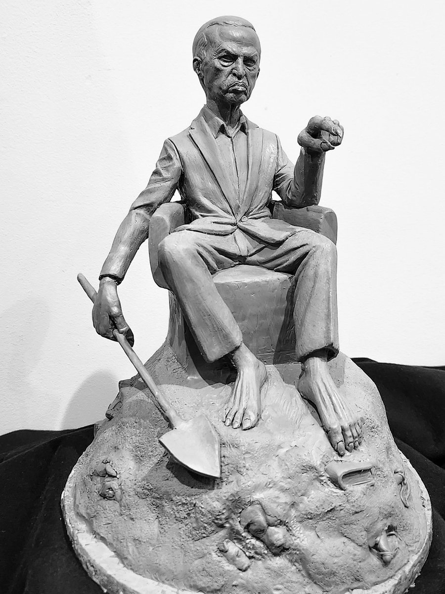 "Who is next?"
Evil Dict - series 01
Monsterclay-35cm

#politics #sculpture #world
#evil #dictators #YasaDeğilCinayet