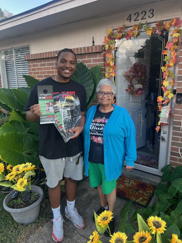 ALUNITE18's tweet photo. MGM Unite teamed up with Black Voters Matter and ASU students for a week of Lit Drops

🙌 Major shoutout to the incredible students of Alabama State University! 🌟 Your "Lit Drops" in Alabama House District 2 this past week were absolutely amazing!  🔥  #ASULitDrops  🐝💛🖤 https://t.co/TWyu1xdj2z