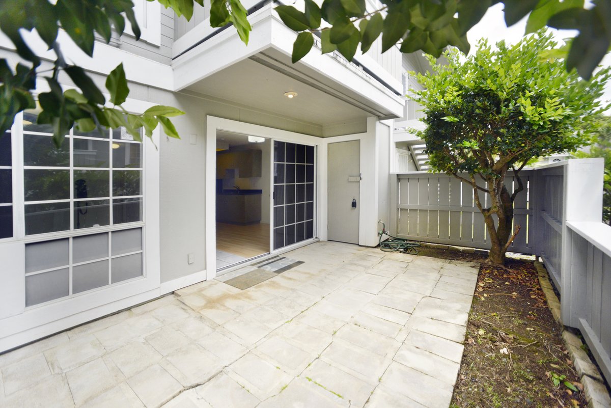 #JustListed! Discover your dream home in Haiku Point 2! 🌿 This rare 2BD/1BA ground floor unit boasts a spacious patio &amp; 2 parking stalls. Steps from Windward Mall &amp; highways. Pet-friendly vibe! #RealEstateGem Learn more:  t.ly/LoMPQ