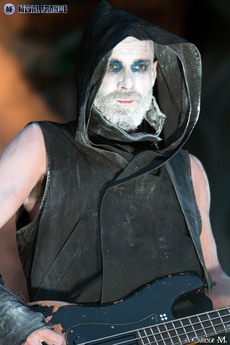 I need to know her lip shade