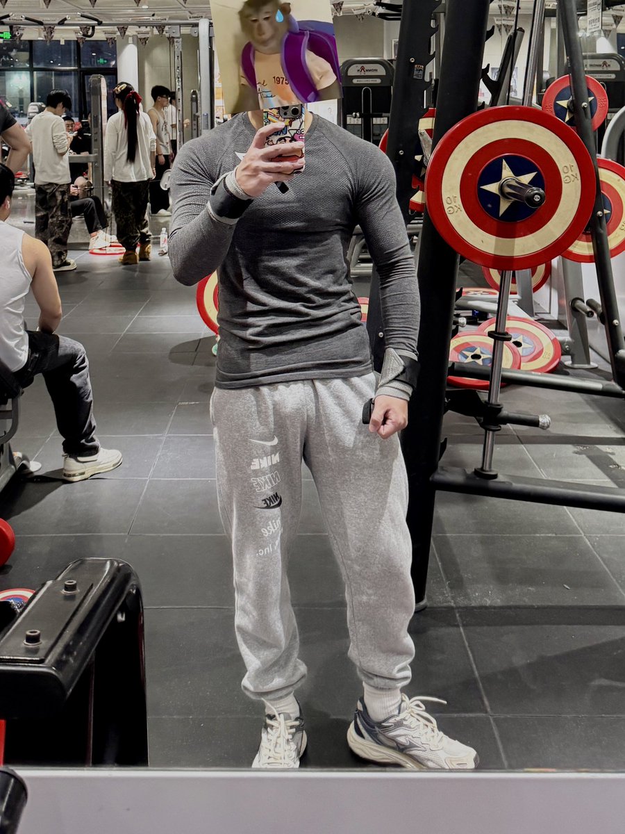 压不住枪 tweet media