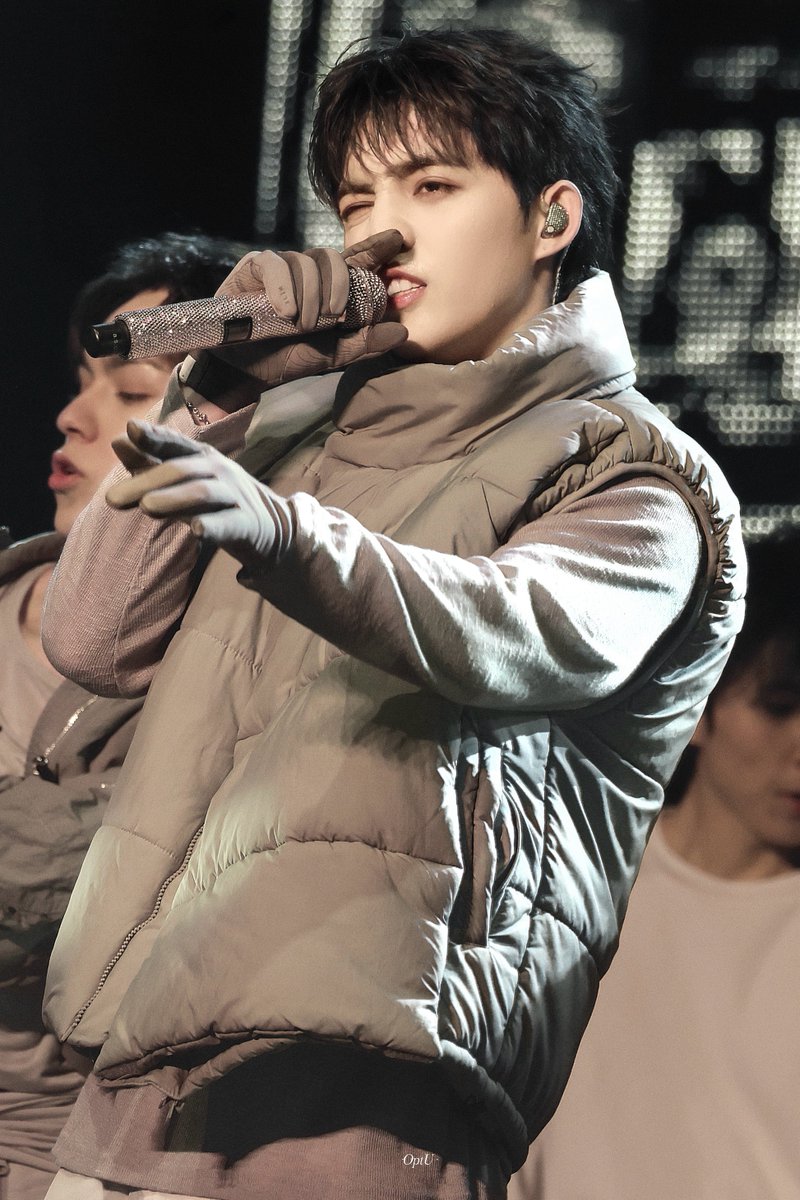 241106

#에스쿱스 #SCOUPS
#승철 #최승철 
#세븐틴  #SEVENTEEN  
<a href="/pledis_17/">세븐틴(SEVENTEEN)</a>