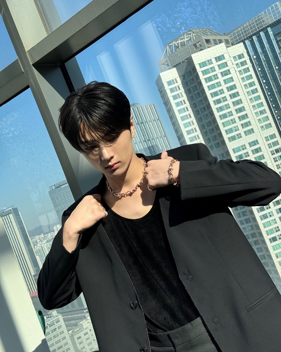 enhypenupdates's tweet image. [INSTAGRAM] 241107

&quot;🖤
#포멜라토 #pomellato #JAY&quot; 

(1/2)

@ENHYPEN_members @ENHYPEN #ENHYPEN #엔하이픈