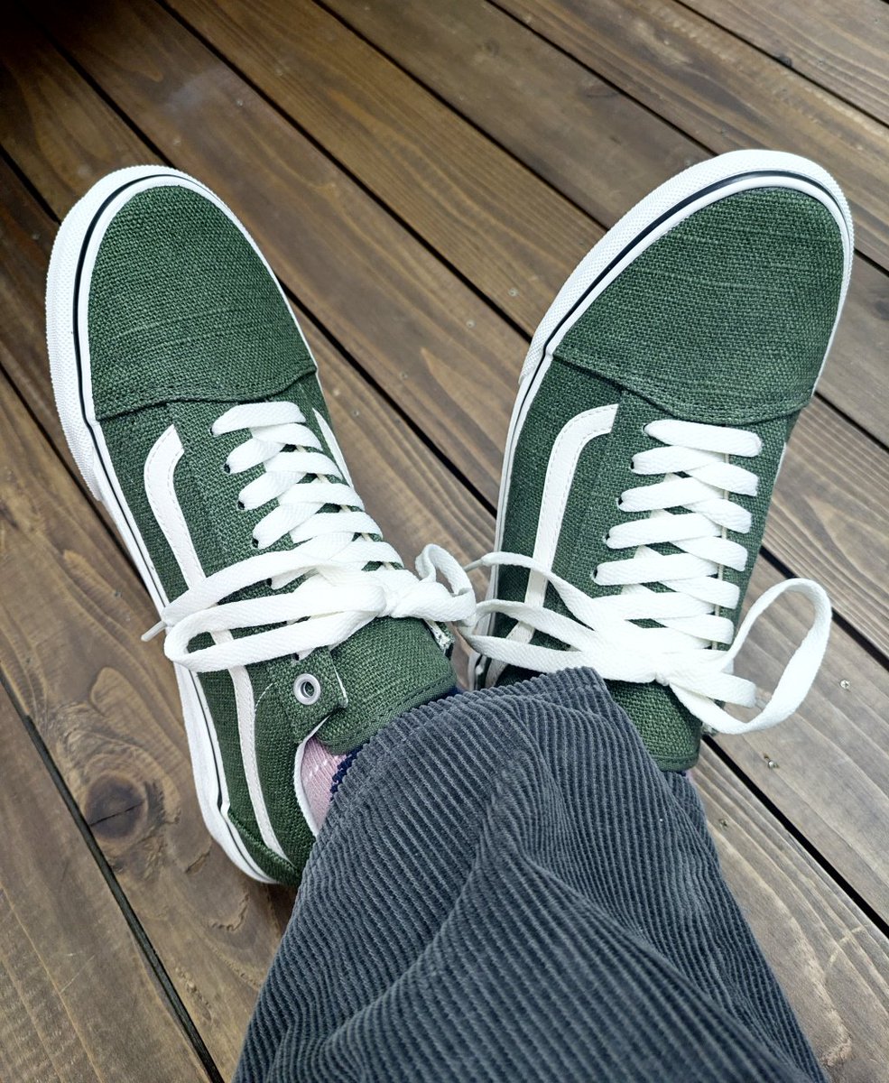 purasannisoudan's tweet photo. グリーンのVANS持ってるけど冬服のワイドパンツに合いそうな落ち着いたやつ見つけたので買ってしまった。こっそりと玄関にあるのと差し替えて果たして奥さんは気がつくだろうか? https://t.co/QtfRnvhTZl