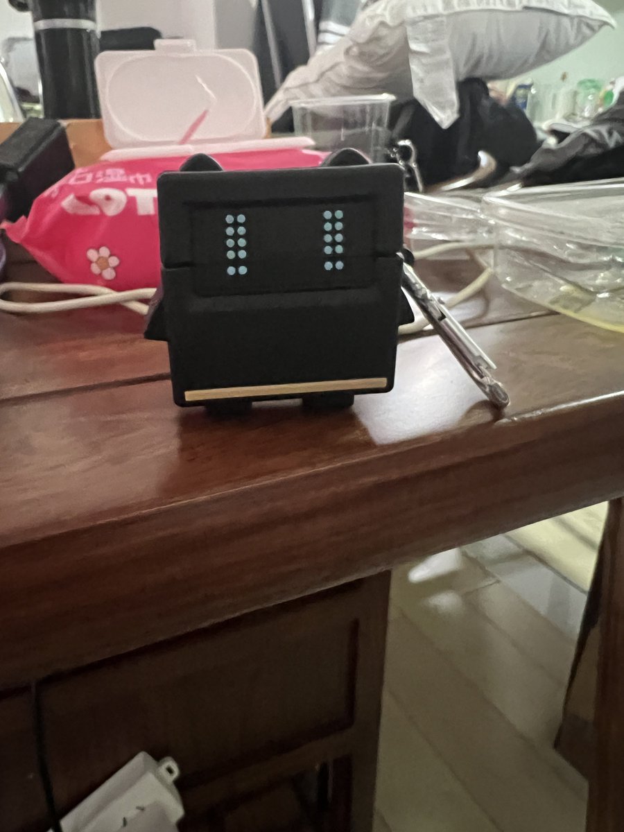买了个耳机壳怎么感觉上当了 大家有什么好看的耳机壳推荐一下 https://t.co/8u7Mol4Qb5