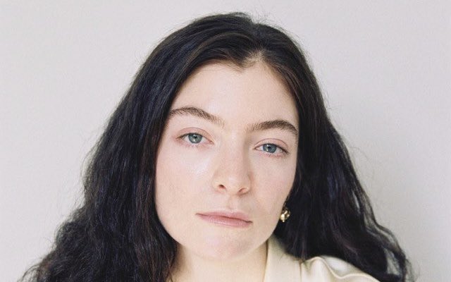PopCrave's tweet image. Happy 28th birthday to the talented Lorde.