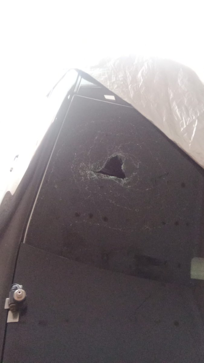 fajrinanina's tweet photo. @HumasGede tlng pak segera ke TKP ada di Jl. H. Tian II, Jaticempaka, Pondok Gede. ada orng meresahkan karena sdhberulang kali merusak barang2,, dan skrng merusak kaca mobil. identitas pelaku sdh saya DM Pak. #PolisiPondokGede #KantorPolisiPondokGede #BeritaKrimininalPondokGede https://t.co/5YLijJ0TuP