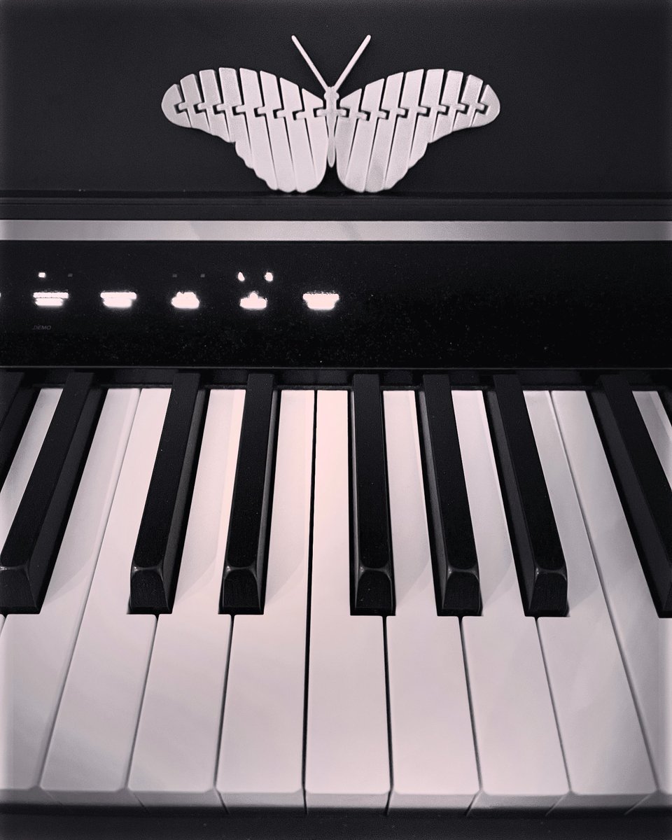 monique_angele's tweet image. Writing Wednesdays ✍️🎶❤️

#expressyourself #createart #pouryourheartout #feels #writingwednesdays #allyouneedislove #love #singersongwriter