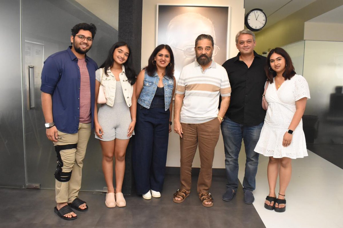 SujaIndia's tweet photo. Happy Birthday to my dear @ikamalhaasan
love you forever. 💓💓💓 #unnavida #indha #ulagathil #usandathu #yarumella https://t.co/luYGG1HqsV