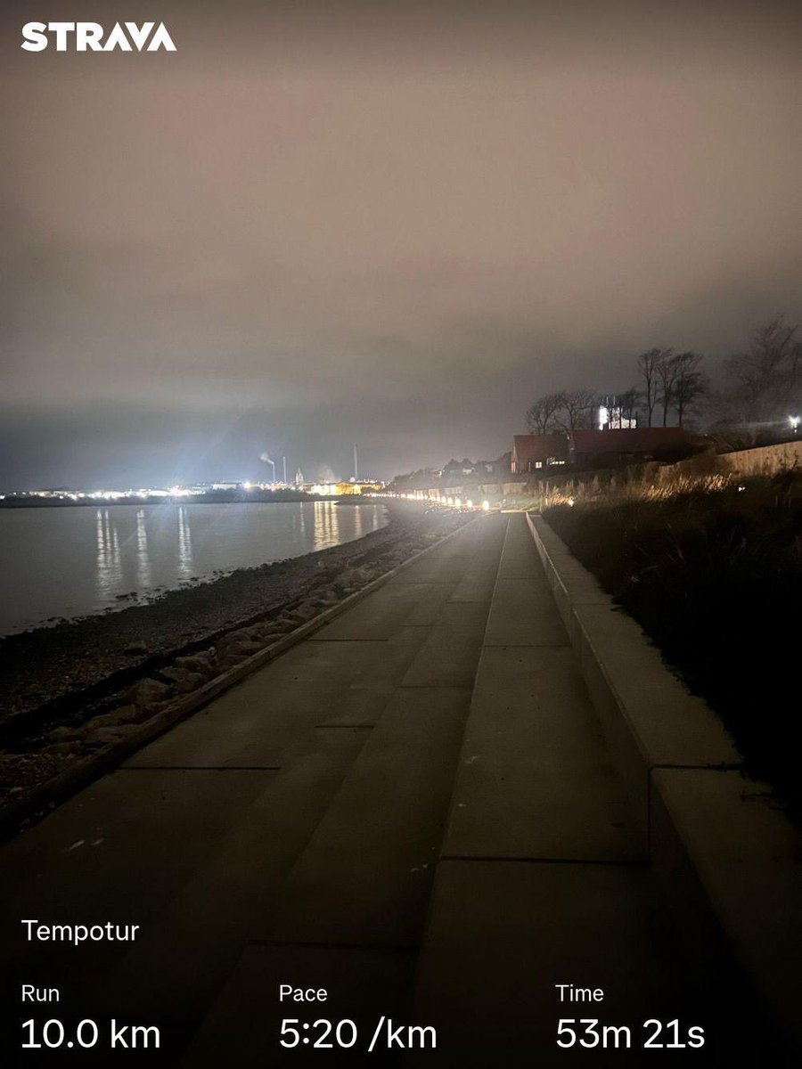 Skøn tur her til morgen, hvor jeg skulle løbe 6 km med pace 4:55. Hovedet og benene var så friske! #TwRundk