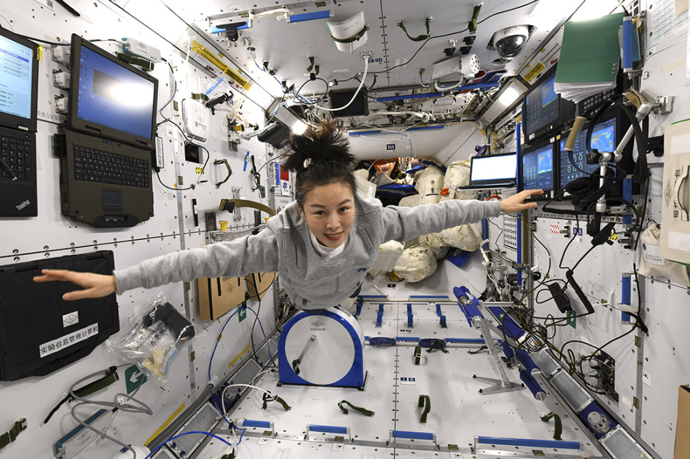 ChinaScience's tweet image. #OnThisDay: The Shenzhou-13 crew members Zhai Zhigang and Wang Yaping conducted #SpaceWalk on November 7, 2021, making Wang China&apos;s first female astronaut to leave footprints in outer space.