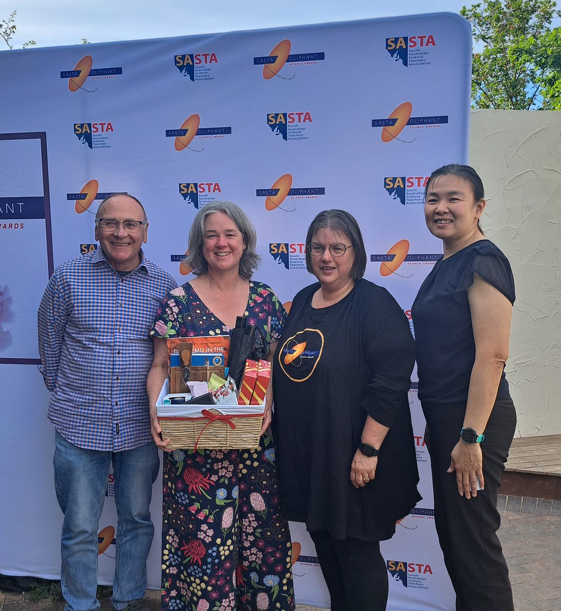 We celebrated this year's Oliphant Science Awards with some of our wonderful coordinators, judges and volunteers🥂🌟. The highlight was our Oliphant Science Awards Quiz, where we tested their knowledge of the competition rules and history. Congratulations to the winners! 🎉