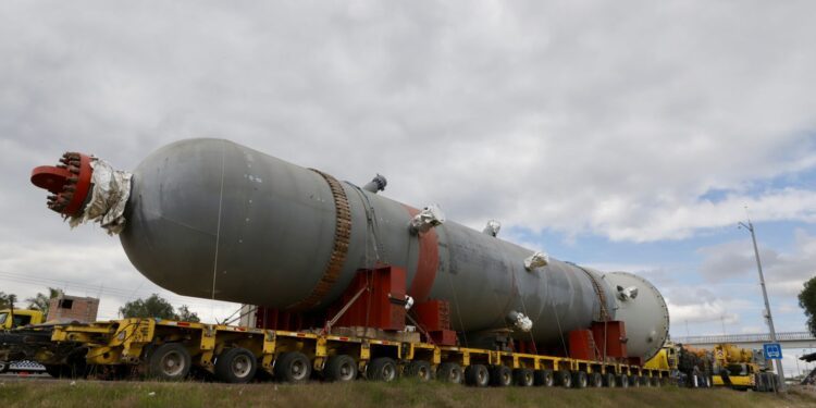 Elcentro_D's tweet image. 🚛 Este domingo 10 de noviembre inicia la movilización de las calderas en Querétaro. Viajarán por la carretera 500, pasando por Chichimequillas y La Griega, a una velocidad de 10 km/h en horario nocturno (10 p.m. a 5 a.m.). #MovilidadQuerétaro #TulaHidalgo