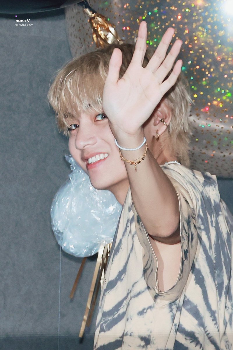 _nuna_V's tweet photo. I vote for #V at #2024MAMAVOTE https://t.co/Ppj7iQRP5z