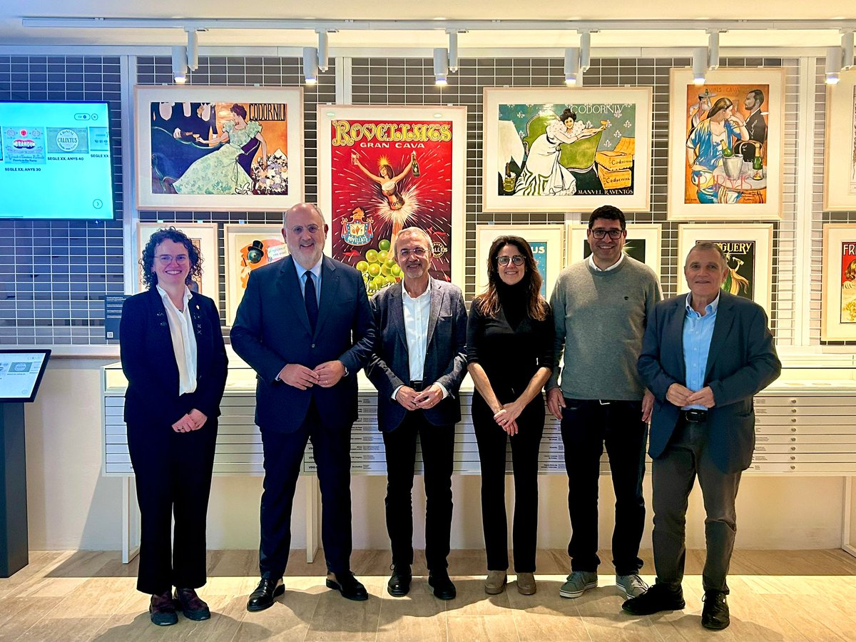 Ahir vam innaugurar el nou <a href="/vinseum/">vinseum</a>, projecte de consens que va liderar l'equip de govern anterior.
Aquest espai ha d'esdevenir el símbol de l'aposta per la capitalitat del vi i el centre d'atracció que necessitem per dinamitzar la vila.
I ho hem de fer entre tots.
#Vilafranca