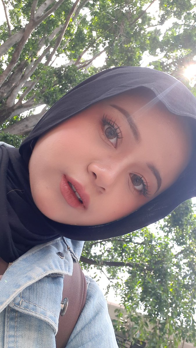 glossyposie's tweet photo. guys.. aku berhasil pake bulu mata palsu.. terharu cakep bgt😭😭😭 https://t.co/Nv7wt6FhX9