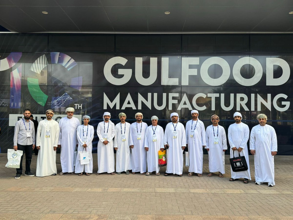 أعضاء اللجان القطاعية بفرع #غرفة_البريمي يزورون معرض #جلفود 2024 للتصنيع المنعقد في دبي، حيث جرى الاطلاع على أحدث الابتكارات والمنتجات في مجالات تصنيع الاغذية والمشروبات والتعبئه والتغليف وغيرها وكذلك الالتقاء مع الموردين والمنتجين من مختلف انحاء العالم.