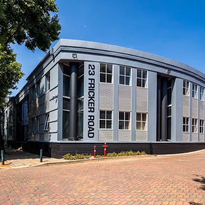 FieldspaceProp's tweet photo. Throwback to the amazing transformation at 23 Fricker Road in Illovo! 🌟 Both the exterior and interior got a major upgrade, and we couldn’t be happier with the results! 🏠✨
Swipe to see the before and after ➡
#throwbackthursday #PropertyMakeover https://t.co/gEBVI7sJzA