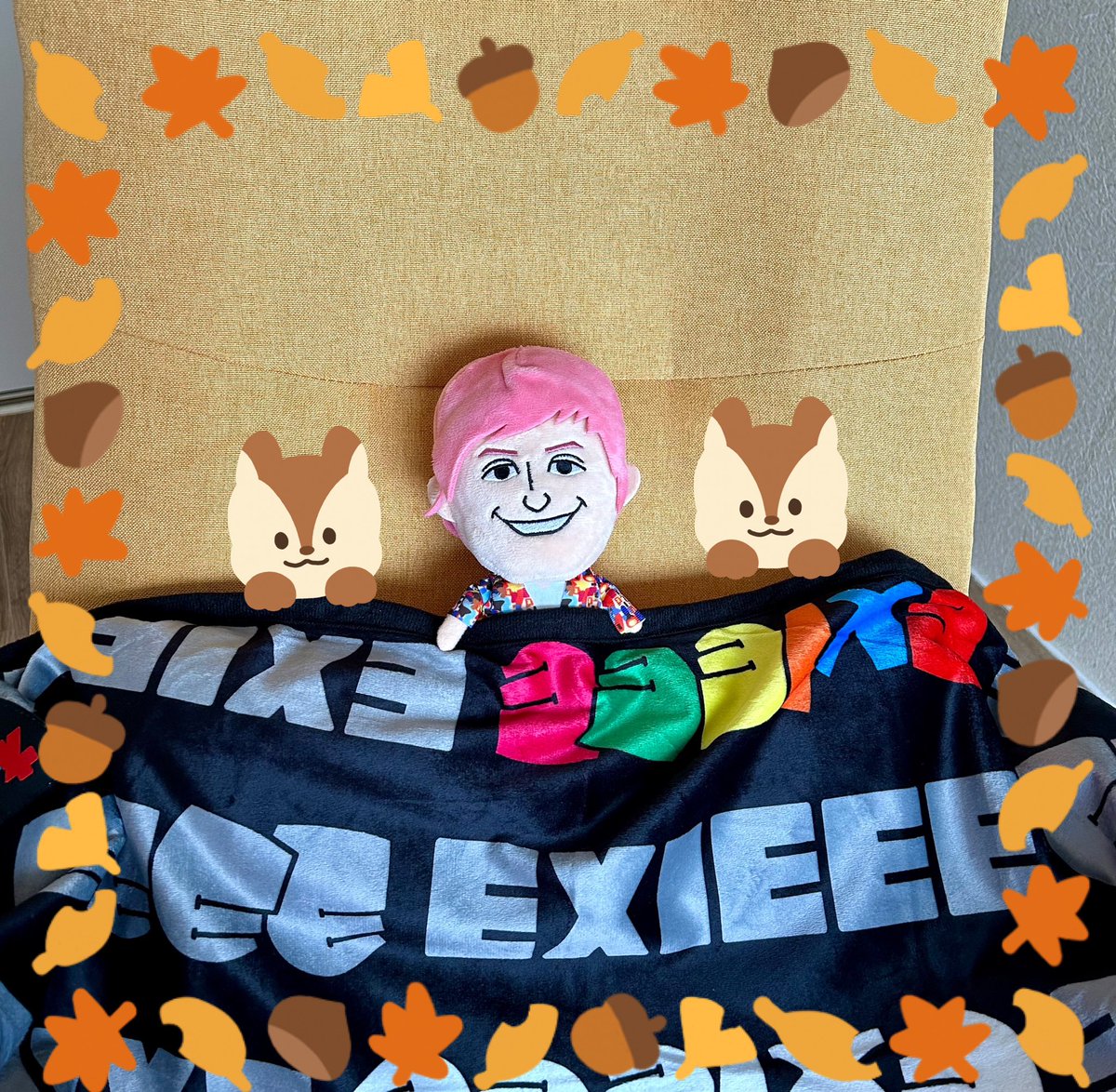 0327nuunu's tweet photo. 福岡も秋らしくなりちょっと寒くなりました🍂
やっとひざ掛けの出番です😄やっぱりりんたろーさんもいてほしいな…😚
#兼近大樹 #EXIT #EXIEEE https://t.co/iQs5YhqPzh