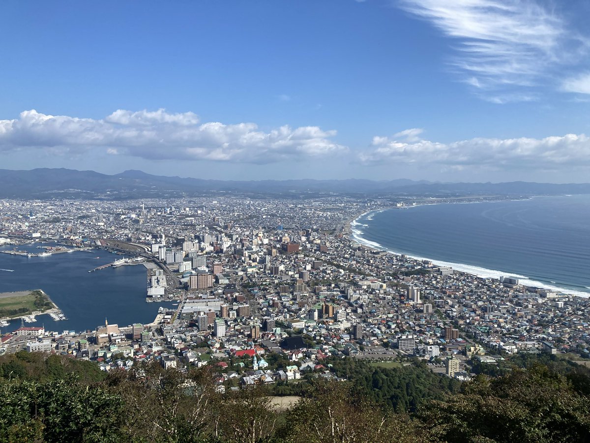 【変わらないものはない】

易には「変易」という考え方がある。

すべてのものは変化している、
ってことさ。

実際そうだろ。

変わらないものはない。

生まれたころはかわいい赤ちゃんも
どんどん大きくなっていく。

時代だって変わる。
生まれたころと同じ時代に生き続けている...(続く)