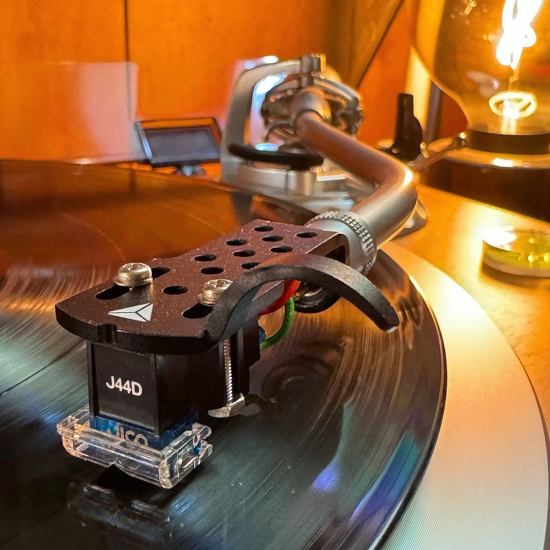 JICO_INT's tweet photo. JICO OMNIA J44D IMP SD Black
"Very nice cart and headshell combo"
- @audioloveyyc 

https://t.co/9lcD2vR09k

#JICO #JICOOMNIA #JICOSD #J44D #JICOcartridge #TurntableCartridge #Hifidelity https://t.co/tx95kSMJ6h