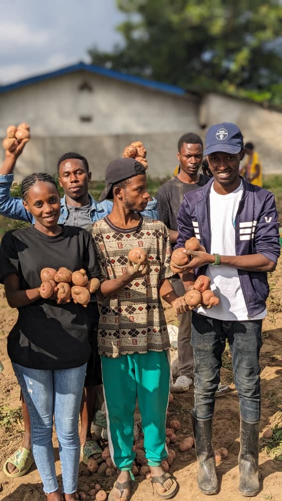 Gil_Niyonkuru's tweet photo. "Farming isn’t old-fashioned. It’s the future, and today’s youth are the visionaries who will redefine it."
#FarmWithGilbert
#NoFarmsNoFood https://t.co/44xxBGSI5P
