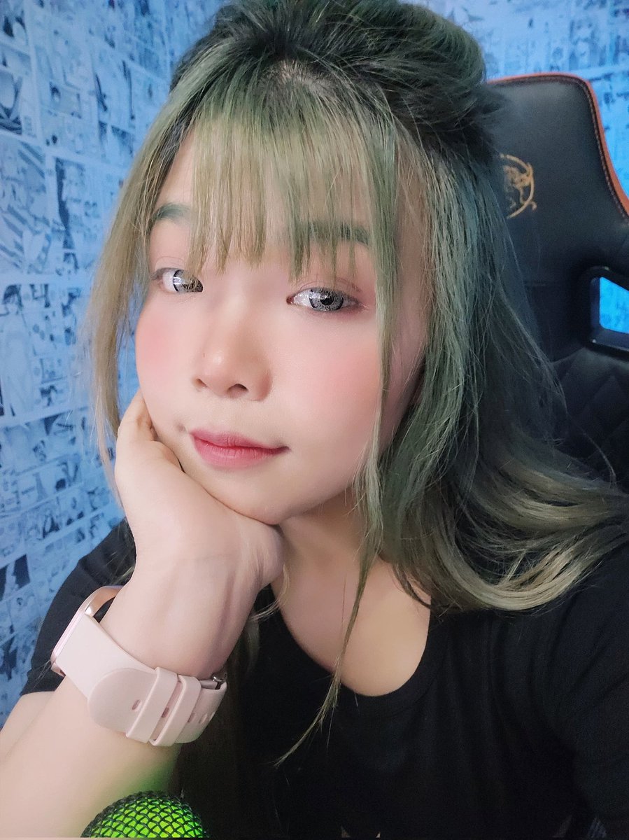 friccilliacar2's tweet photo. Kalau lagi bosen, biasa main game apa ya ? #cosplay #GamingVibes https://t.co/nn1p7jfbSd