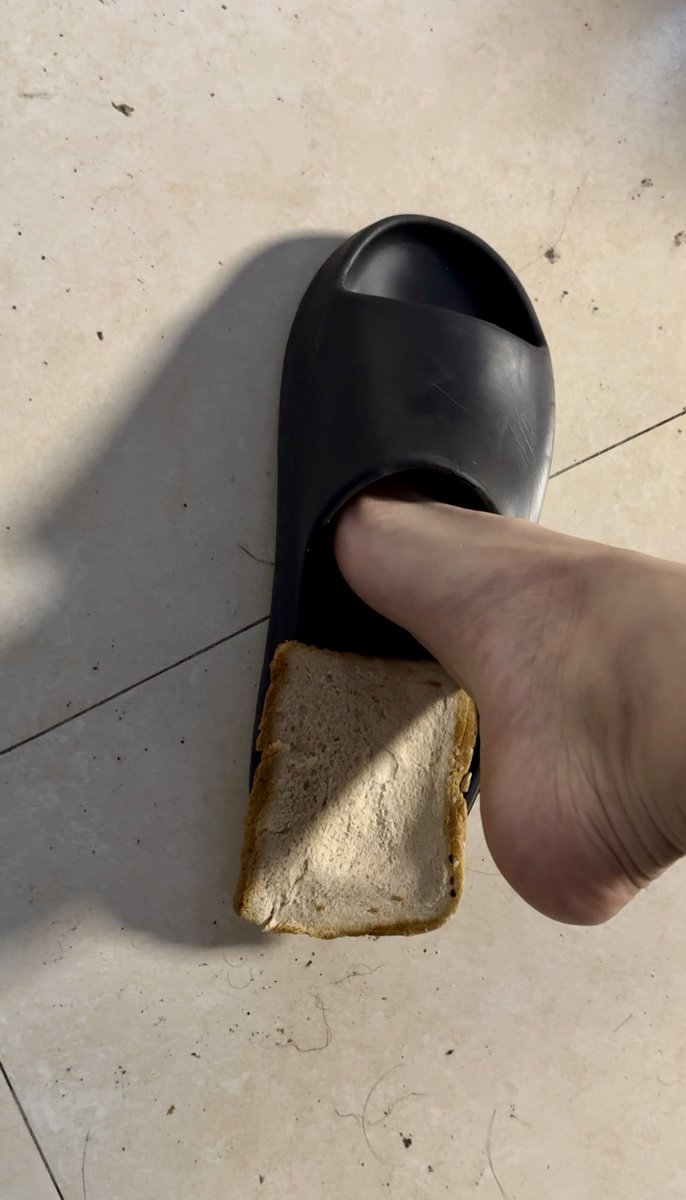 沾满了脚汗 脚泥的🍞是傻逼们的最爱 来订购的还真不少