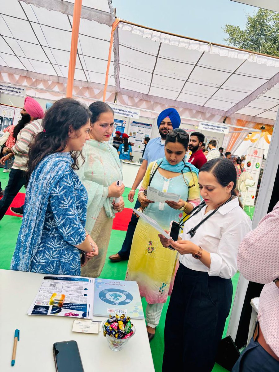 pu_cprdst's tweet photo. We are at the 17th #CHASCON (Chandigarh Science Congress), @OfficialPU, An annual event that uplifts the STI ecosystem of PU. Glad to contribute to this event by showcasing our research in IPRs, Technology Transfer, I-A, and PPPs.
Motivating young minds to contribute to R&D. https://t.co/KteOaY1Tps