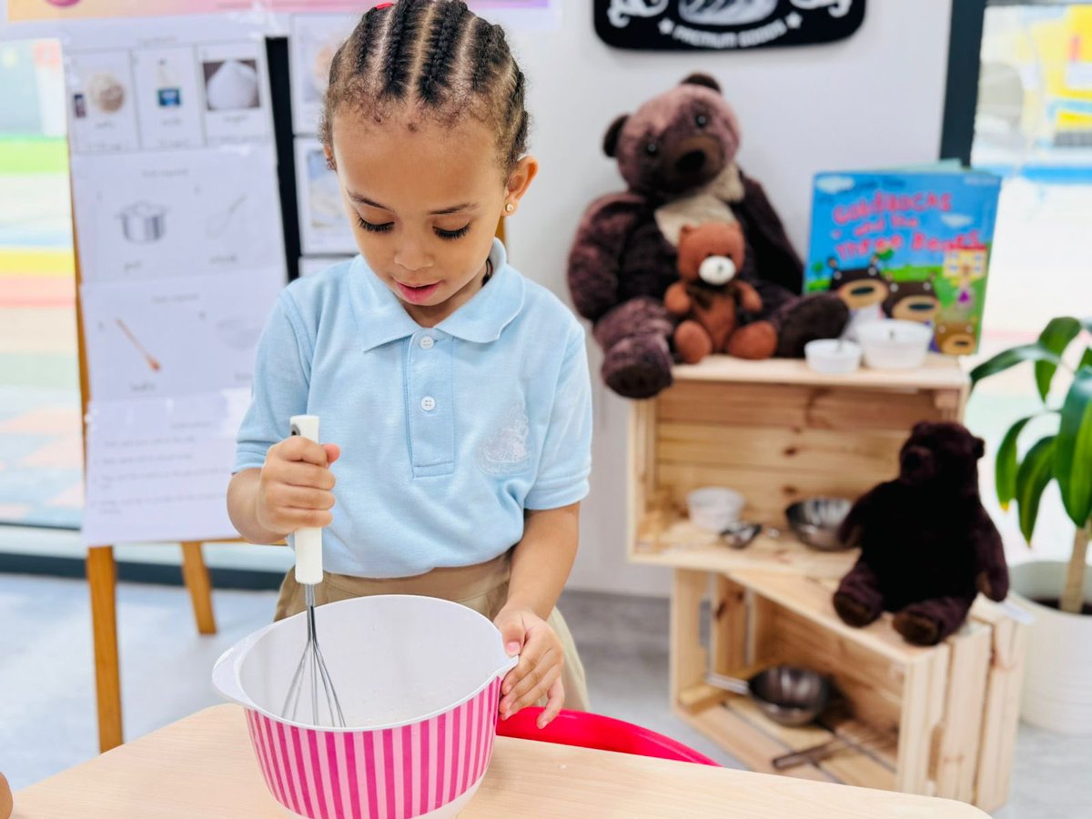 PristineSchool's tweet photo. Our little chefs of FS1 got “bear-y” busy in the kitchen! They whipped up porridge for the Three Bears 🐻 , and let’s just say, it wasn’t too hot or too cold—but just right! #PristineEarlyYears #KitchenScience #EYFS #DubaiSchools https://t.co/yG99WD0Q34