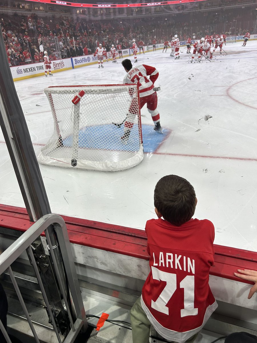 Aross2911's tweet photo. @Dylanlarkin39 thanks for giving my 5 year old the best night in Chicago #LGRW @DetroitRedWings (his name is Dylan too) https://t.co/6RhwrloKFm