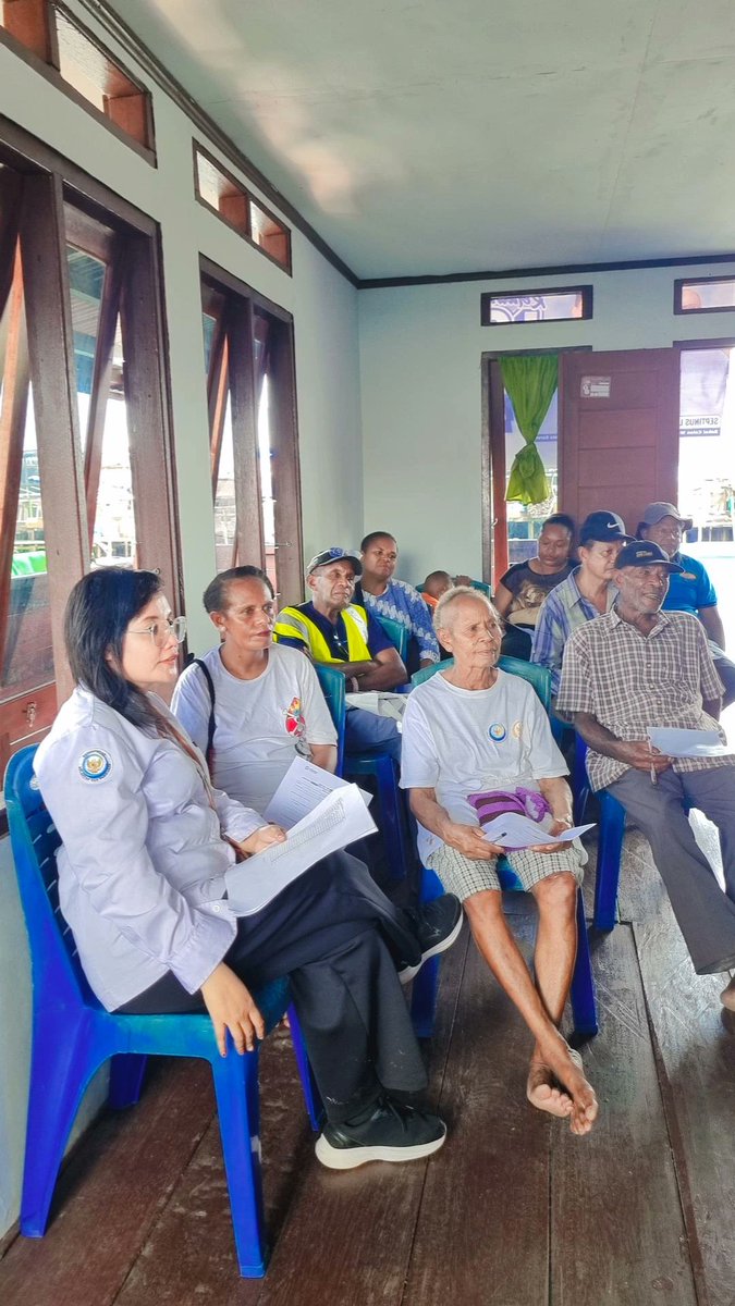 Jean_Voin_'s tweet photo. Senin (07/10/2024), Jean Voin Pattikawa,S.Pi bersama team USAID Berikan melakukan sosialisasi Berkelanjutan tentang Hewan laut yg dilindungi (ETP) serta pembagian sertifikat SKN dan SKPI kepada nelayan Tangkap 
#GiatLuhkanSatminkalAmbon
#luhlapor https://t.co/Q22tXEYGdo