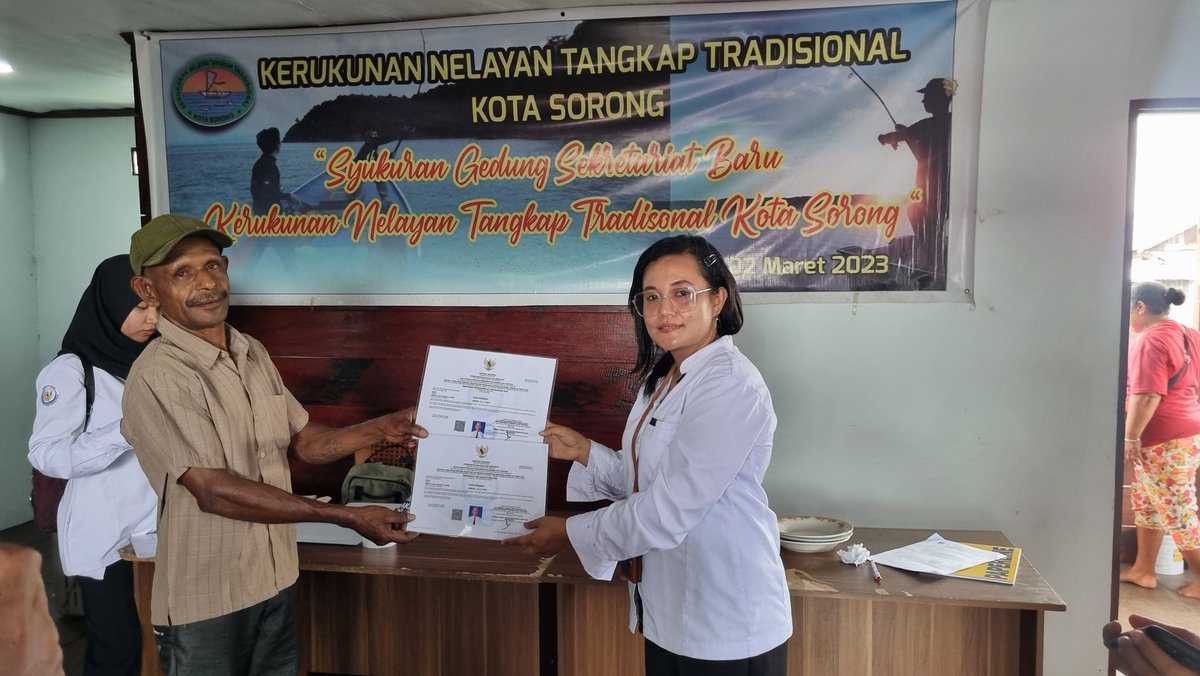 Jean_Voin_'s tweet photo. Senin (07/10/2024), Jean Voin Pattikawa,S.Pi bersama team USAID Berikan melakukan sosialisasi Berkelanjutan tentang Hewan laut yg dilindungi (ETP) serta pembagian sertifikat SKN dan SKPI kepada nelayan Tangkap 
#GiatLuhkanSatminkalAmbon
#luhlapor https://t.co/Q22tXEYGdo